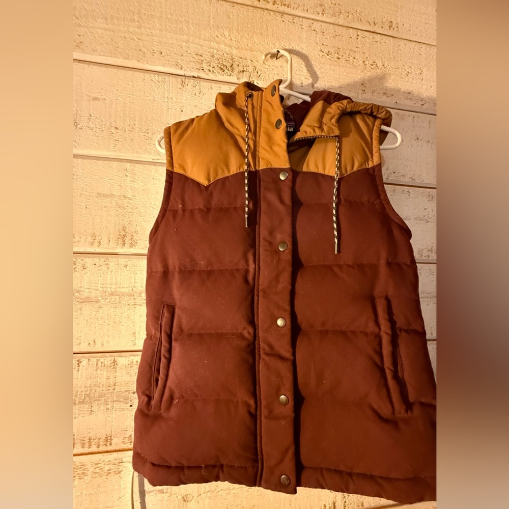 Women’s Patagonia down vest